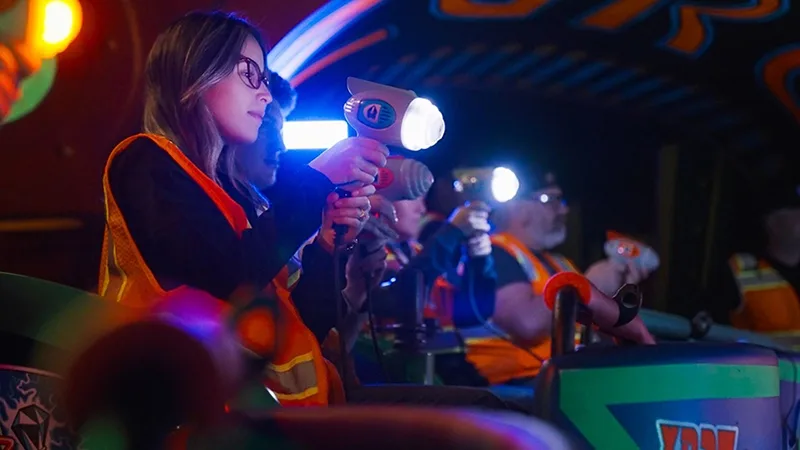 Funcionários da Disney testam a nova atração Space Ranger Spin, no Magic Kingdom