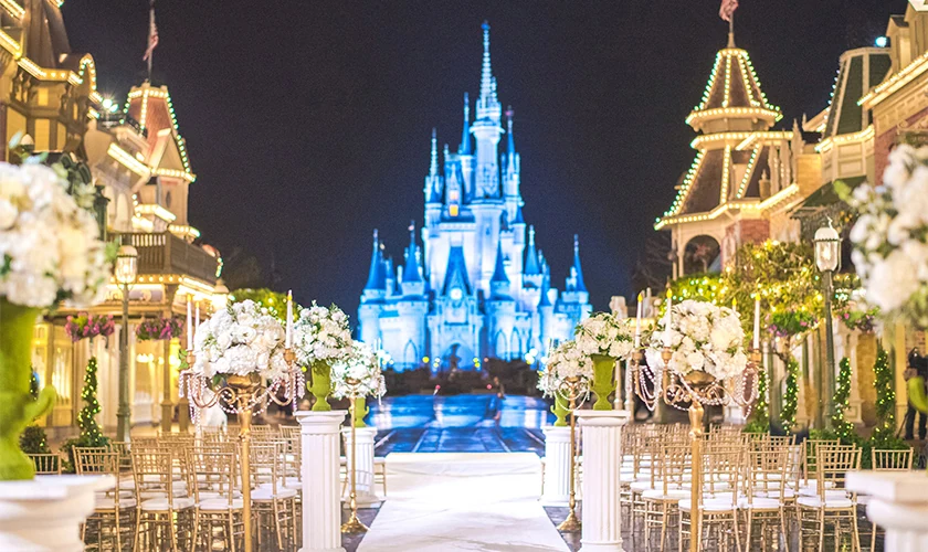 Cerimônia de casamento na Main Street com o Castelo da Cinderela ao fundo