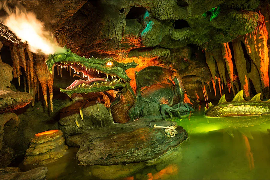 La Tanière du Dragon, dragão dentro do castelo da Bela Adormecida, na Disneyland Paris