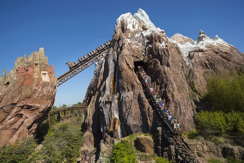 Montanha-russa Expedition Everest, no parque Disney's Animal Kingdom, no Walt Disney World