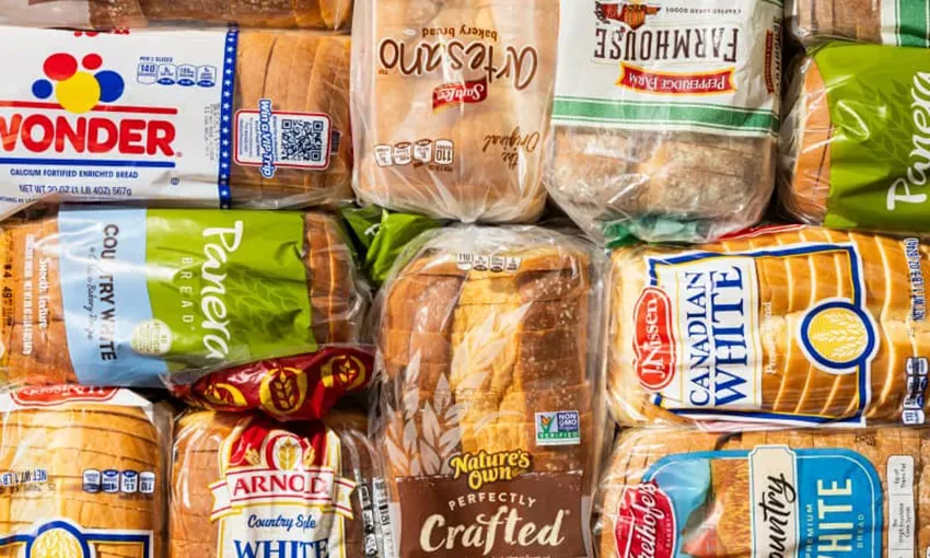 Diversidade de embalagens de pães que podem ser encontrados em supermercados dos Estados Unidos