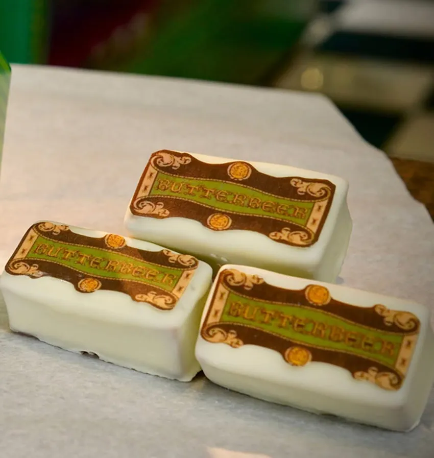 Barras de biscoito sabor cerveja amanteigada com cobertura de chocolate encontrada na Universal Orlando
