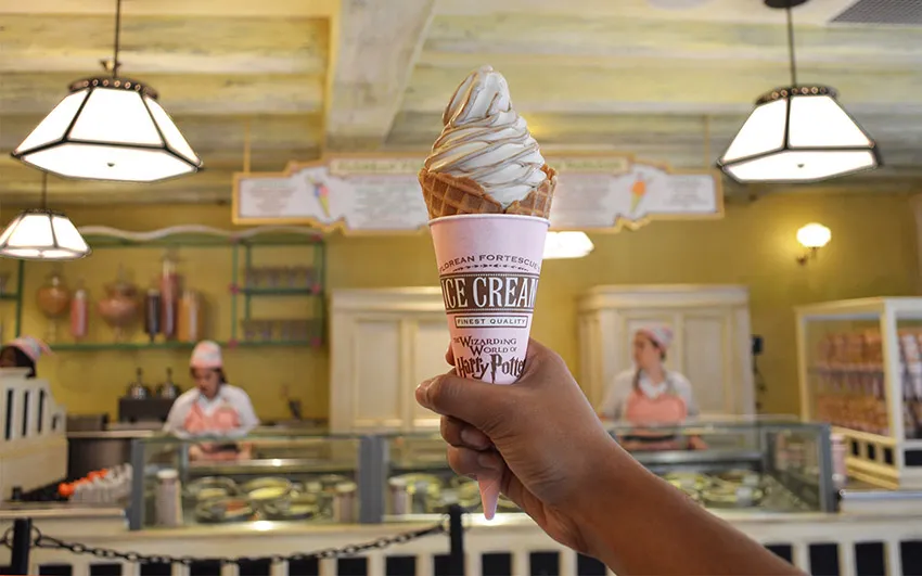 Sorvete de cone sabor cerveja amanteigada é um dos destaques da temporada Butterbeer Season da Universal Orlando Resort