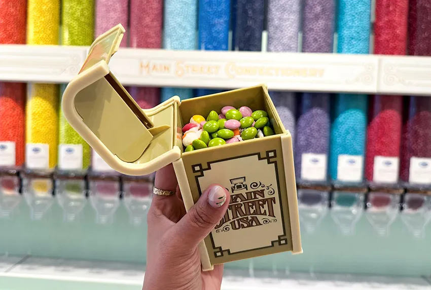 Nova lata de doces da Disney inspirada nas famosas lixeiras da Main Street do Magic Kingdom