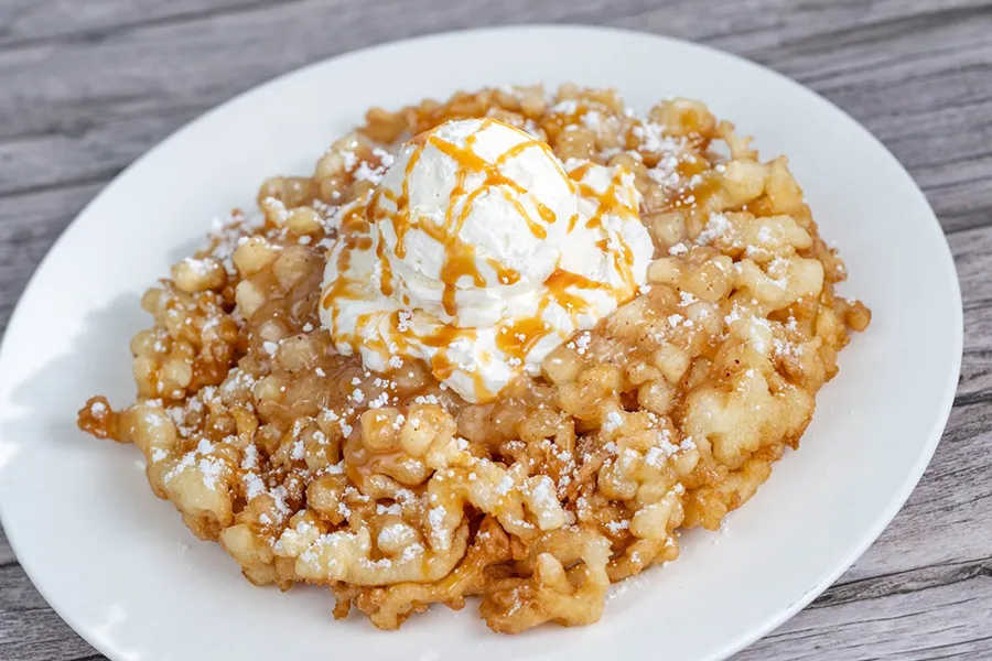 Bolo de maçã com sorvete para comemorar o feriado de 4 de julho no Walt Disney World