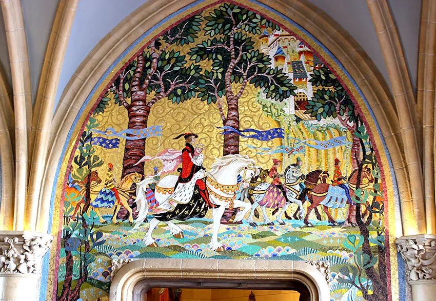 Mosaicos artesanais dentro do castelo da Cinderela no Magic Kingdom, do Walt Disney World, em Orlando, contam história da princesa