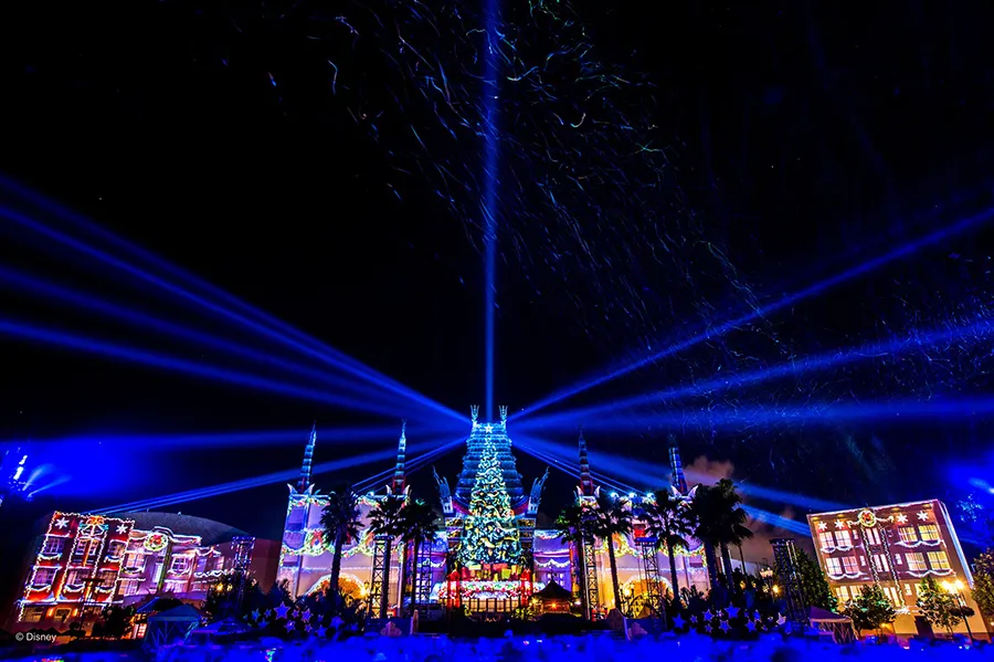 Chinese Theater é palco do espetáculo Jingle Bell, Jingle BAM! durante o Jollywood Nights