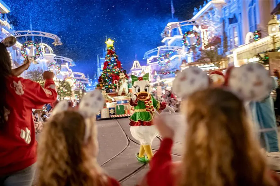 Desfile noturno Mickey's Once Upon a Christmas Parade do Mickey's Very Merry Christmas Party no Magic Kingdom
