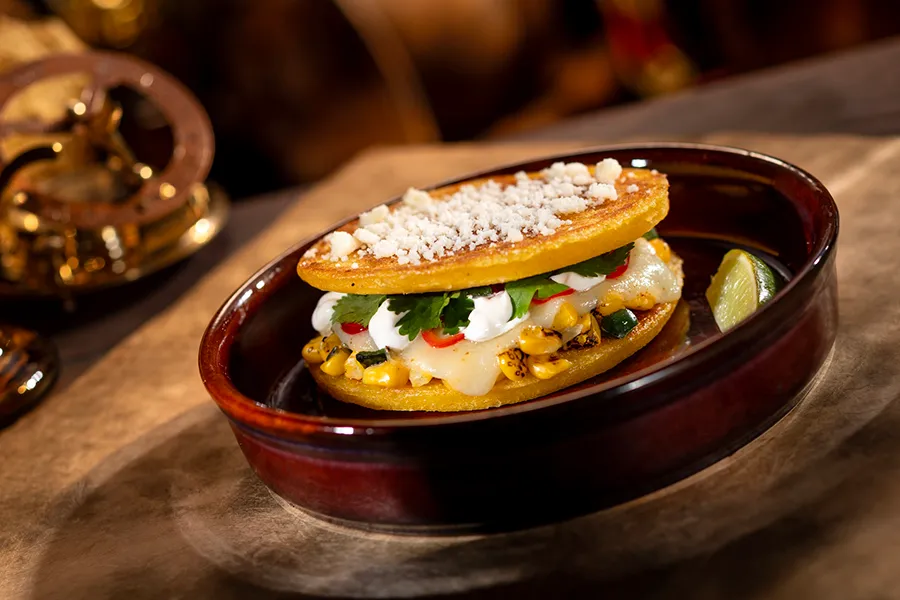 Prato que faz parte do cardápio do novo bar da Disney, The Beak and Barrel que tem abertura prevista para 29 de agosto de 2025